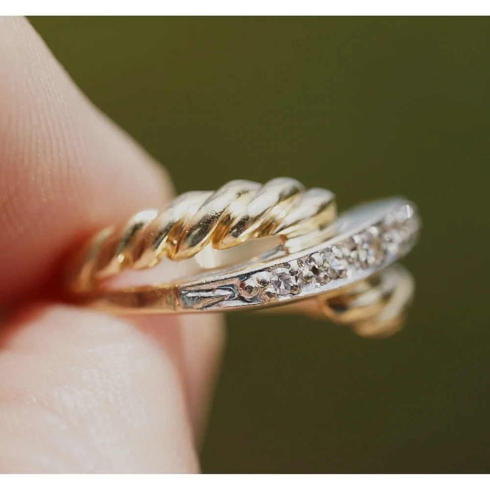 Vintage 14k Solid gold Two Tone Overlapping Natural Diamond Ring Twist Size 5.25